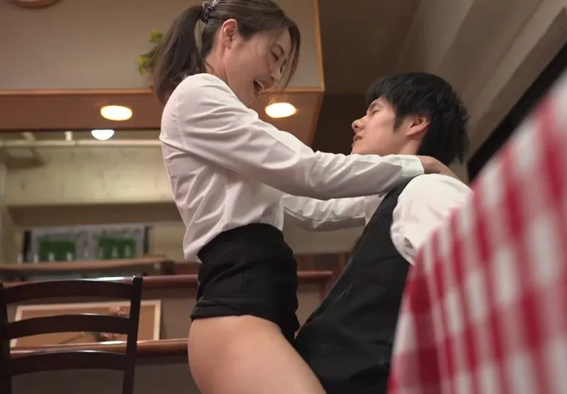 Cậu trai trẻ xoạc đồng nghiệp nữ có ông xã nhưng gã chồng “yếu”