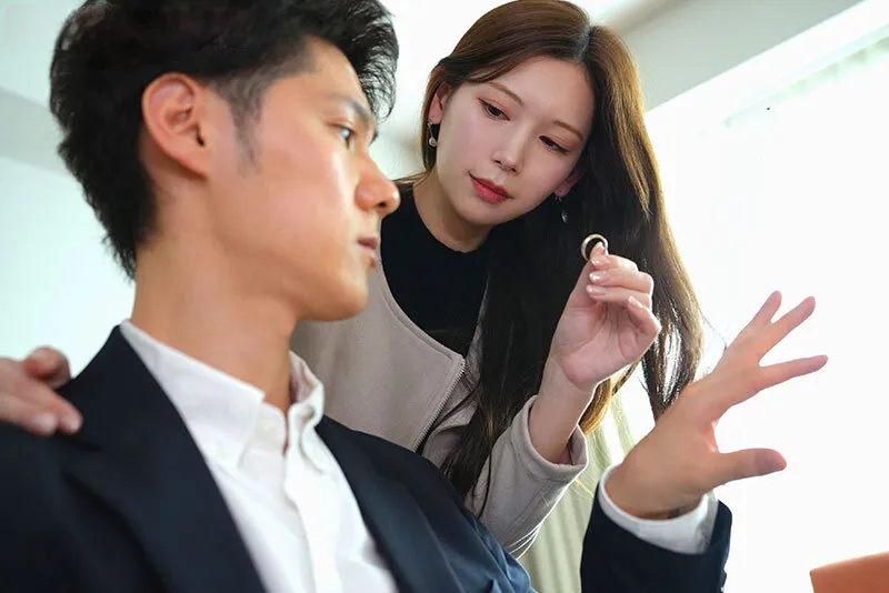 Người vợ đi đi chơi, gã chồng ở nhà bị nhỏ em cô vợ gạ chịch không trượt phát nào